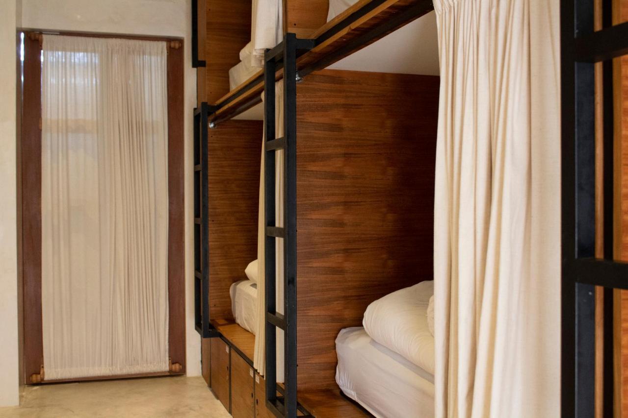 Bamba Capsule Hotel Kuta  Exterior photo